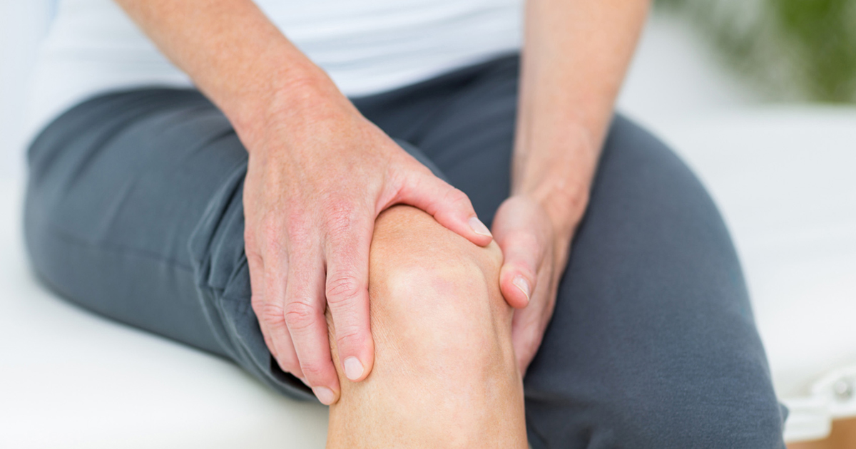 what are the causes of knee pain at night