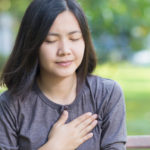 chest pain between breasts in ladies